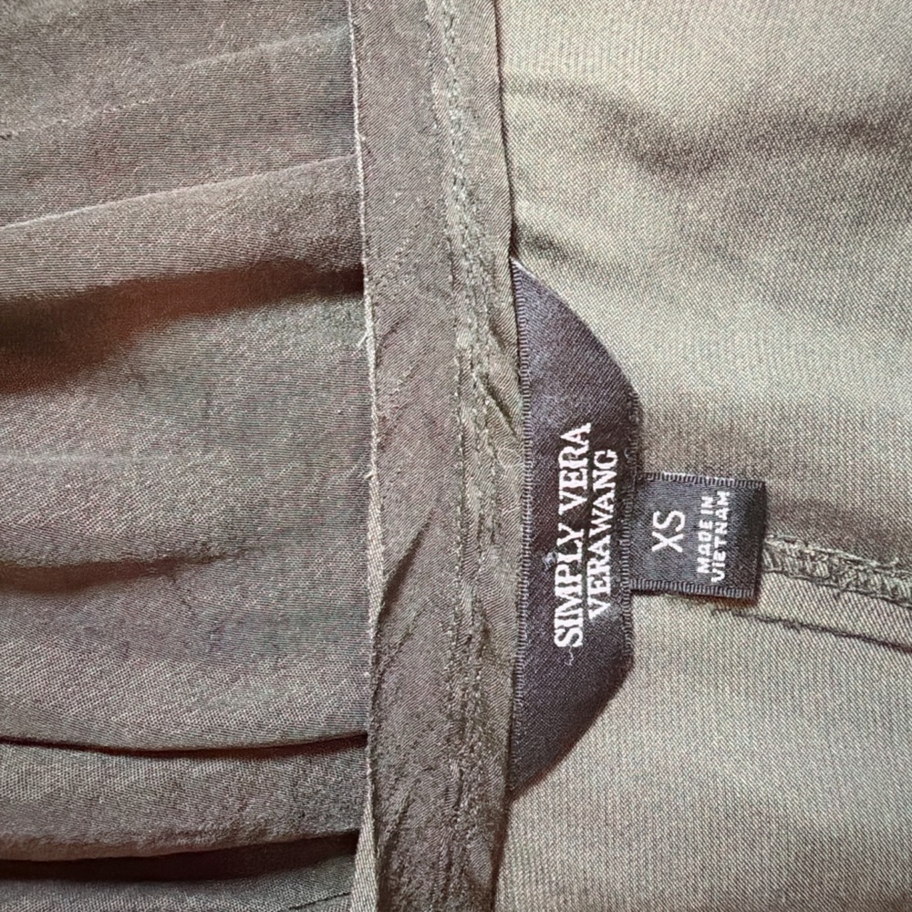Simply Vera Vera Wang Olive Green V-Neck Sleeveless Tank, Oldie but Goodie!! - Picture 5 of 9